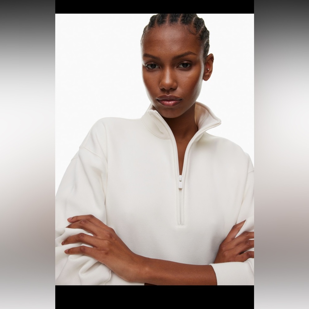 TNA / Aritzia Cozy Fleece Boyfriend 1/2 Zip Sweatshirt in light Birch Small